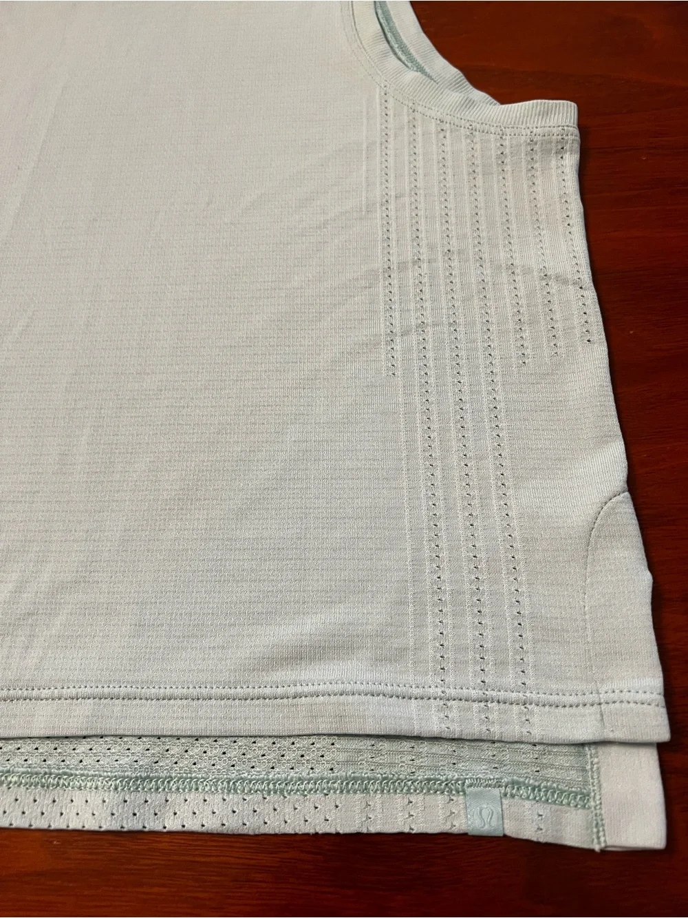 Lululemon Breeze By Muscle Crop Tank Top - Size 4 - Mint Green (EC)